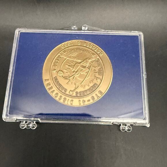 1990 NASA STS-41 Discovery Space Shuttle Solar Polar Mission Ulysses Bronze Coin - Picture 4 of 8